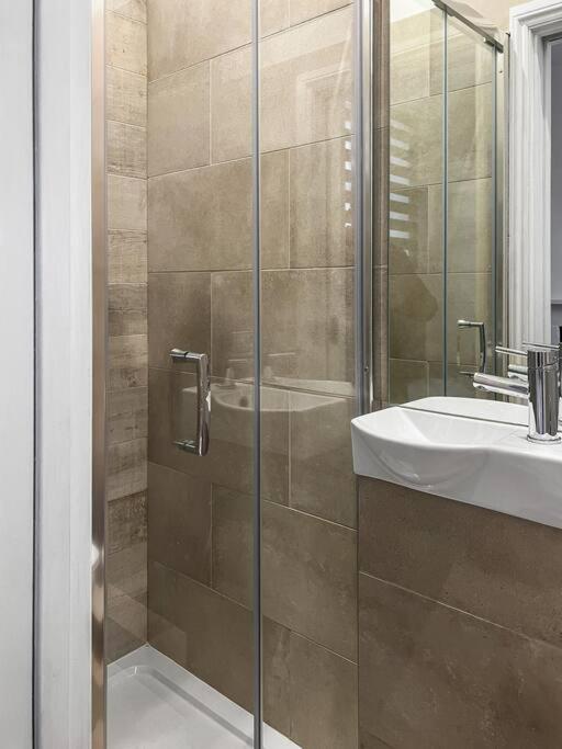 Bright And Spacious 1-Bdr Flat W/ Free Parking Reading Exterior foto